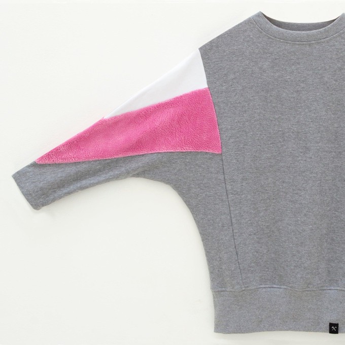 Sweatshirt - AMY - made of 4 different recycled fabrics - white, dark pink, grayº from The Driftwood Tales