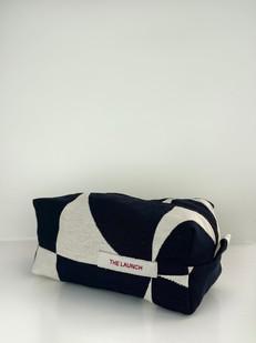THE MAKE-UP BAG NAVY via THE LAUNCH