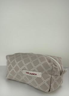 THE MAKE-UP BAG BEIGE via THE LAUNCH