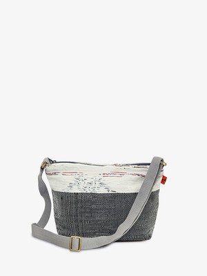 Kangaroo Crossbody – Panda from Théla