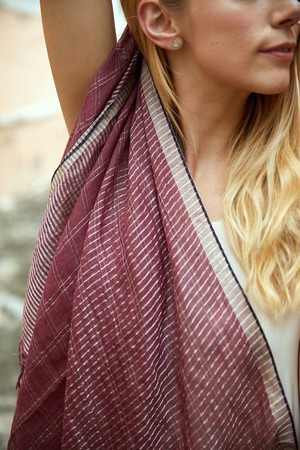 Linen zari scarf | plum from Tulsi Crafts