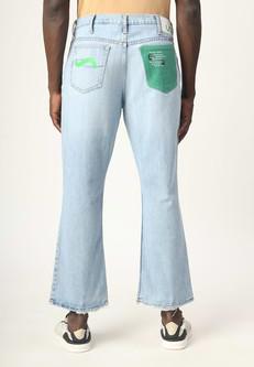 Unüberschüssiges Versprechen | Bootcut-Jeans mit hohem Bund in hellem Indigo via Un Denim