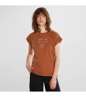 Dames T-shirt Visby Local Planet Rawhide Bruin from UP TO DO GOOD