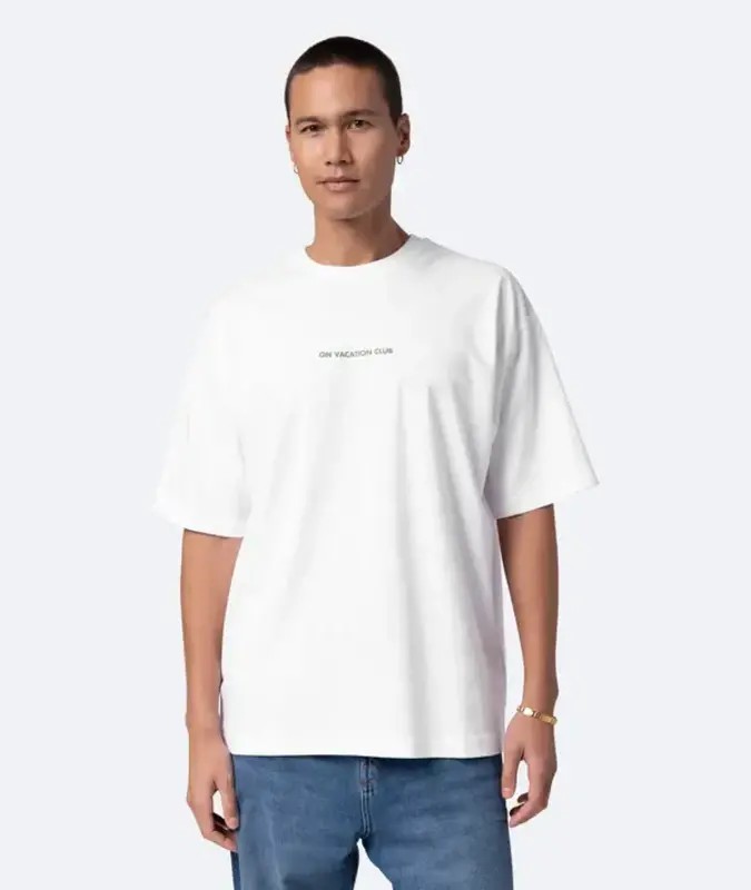 On Vacation Bubbly Good Times T-shirt Wit from UP TO DO GOOD