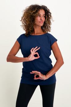 Asana Yoga tee – Midnight via Urban Goddess