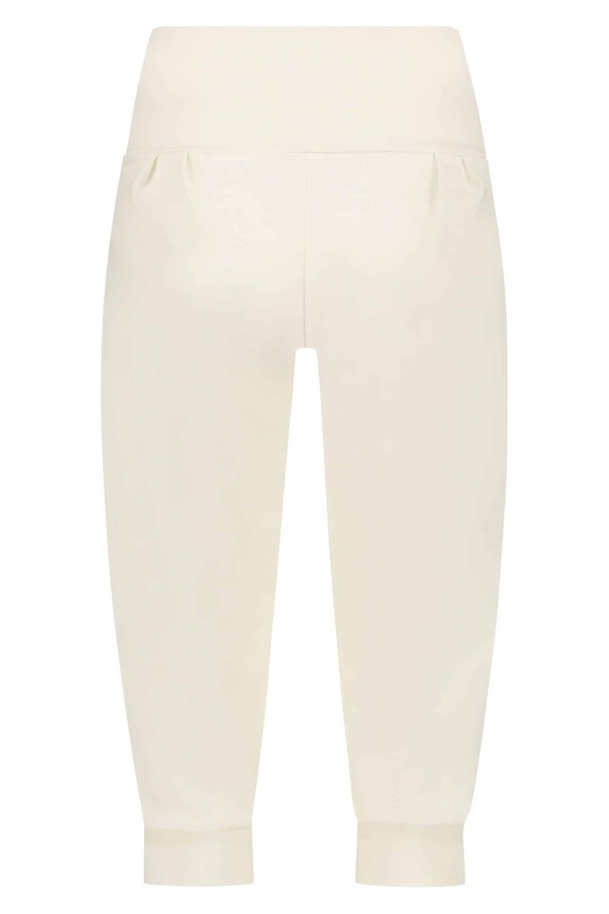 Sukha Yoga Capri – Off White from Urban Goddess