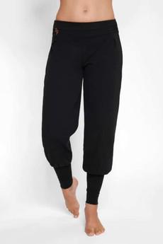 Yoga Pants Dakini – Urban Black via Urban Goddess