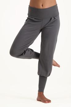 Devi Yoga Pants – Charcoal via Urban Goddess