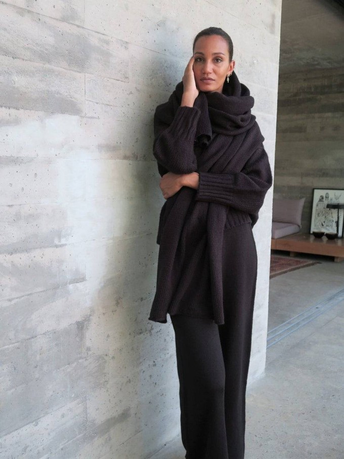 Berner Scarf In Black from Urbankissed