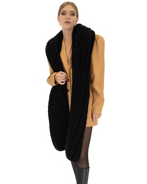 Ribbed Chunky Scarf - Black from Urbankissed