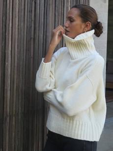 Berner Neck Sweater in Ivory from Urbankissed