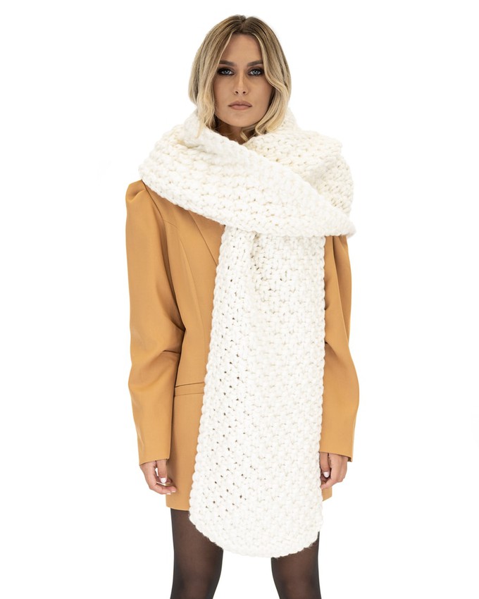 Blanket Chunky Scarf - White from Urbankissed