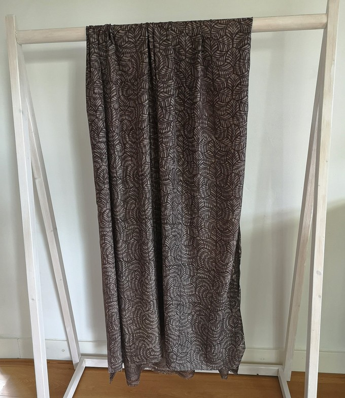 2.70 m hand-woven silk with brown leaf motif from Via India