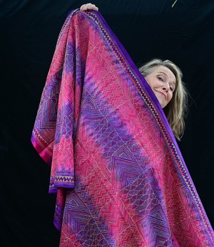 Silk Kantha shawl purple-pink from Via India