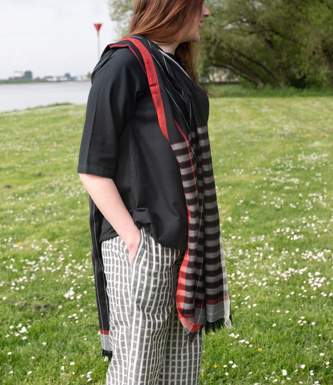 Cotton scarf black red-white checkered from Via India