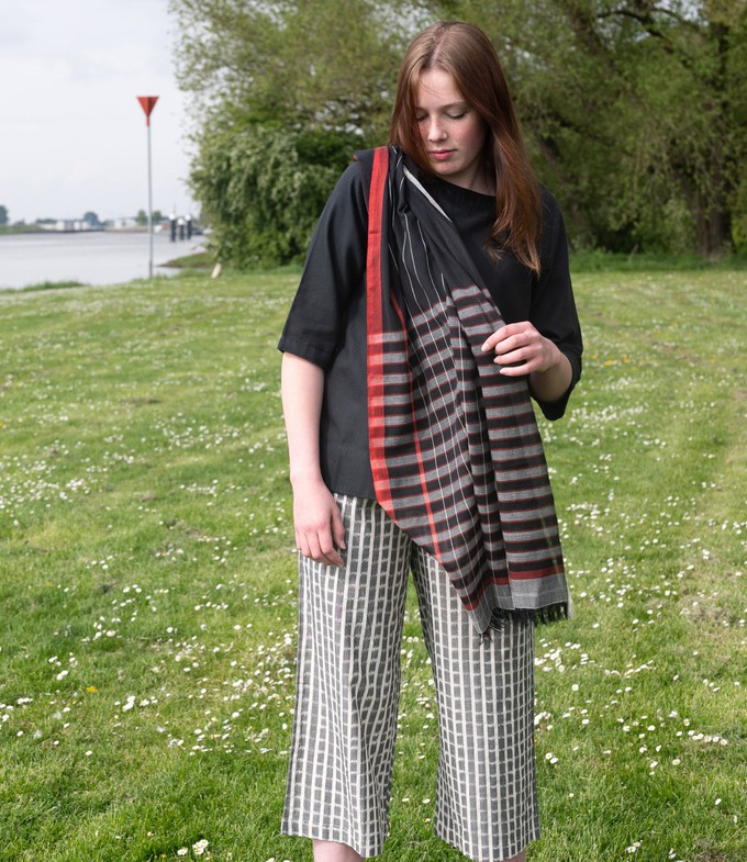 Cotton scarf black red-white checkered from Via India