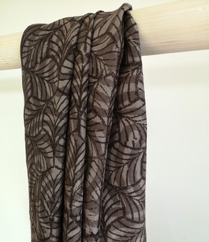 2.70 m hand-woven silk with brown leaf motif from Via India