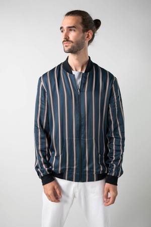 Laslo Wendejacke 1921/mineral red from Yahmo