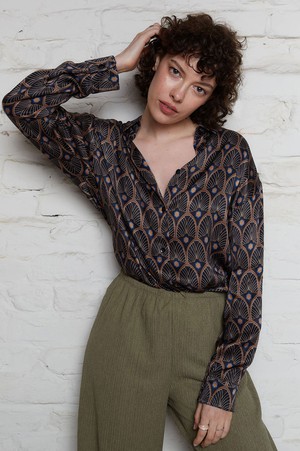 Mona Shirt metropolis from Yahmo