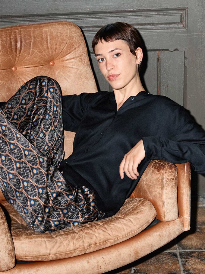 Mona Shirt Black from Yahmo