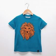 Kids t-shirt ‘Oeh Lion’ – Aqua via zebrasaurus